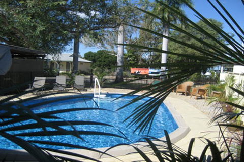 Rockhampton YHA - Perths Hotel 1