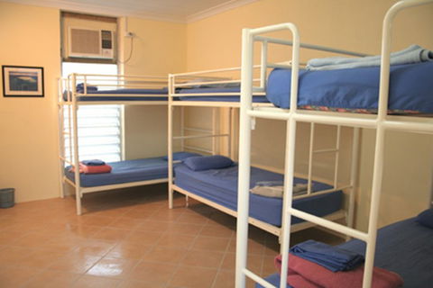 Rockhampton YHA - Perths Hotel 2