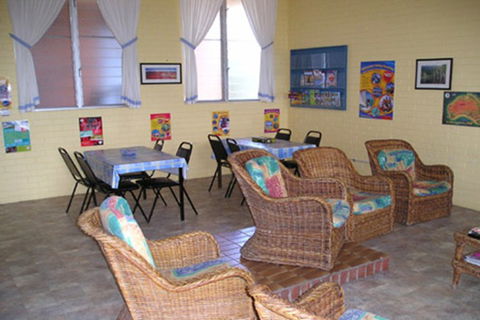 Rockhampton YHA - Perths Hotel 5