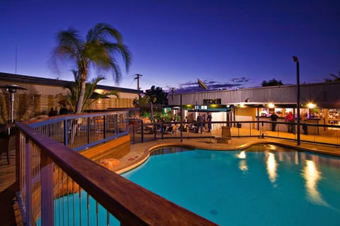 Exmouth YHA - Perths Hotel 4
