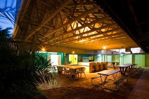 Exmouth YHA - Perths Hotel 5