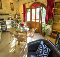 Outback Cellar and Country Cottage - Perths Hotel