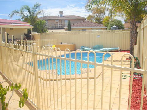 Christies Cottage For Holidays And Relocations. - Perths Hotel 1