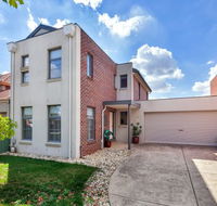 Phoenix House - Ballarat Townhouses - Perths Hotel