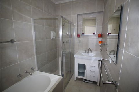 Christies Cottage For Holidays And Relocations. - Perths Hotel 14