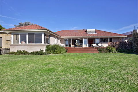 Escape At Culburra - Perths Hotel 7