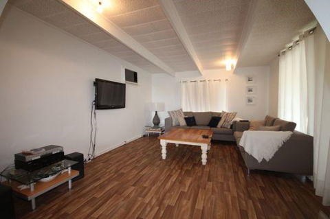 LJ Hooker Goolwa Holiday Rentals - 42 Underwood Avenue, Goolwa Beach - Perths Hotel 10