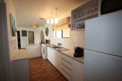 LJ Hooker Goolwa Holiday Rentals - 42 Underwood Avenue, Goolwa Beach - Perths Hotel 11