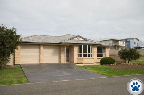 LJ Hooker Goolwa Holiday Rentals - 42 Underwood Avenue, Goolwa Beach - Perths Hotel 20