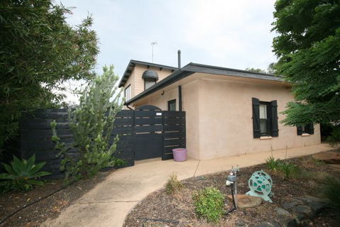 LJ Hooker Goolwa Holiday Rentals - 42 Underwood Avenue, Goolwa Beach - Perths Hotel 24
