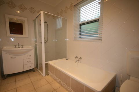 LJ Hooker Goolwa Holiday Rentals - 42 Underwood Avenue, Goolwa Beach - Perths Hotel 26