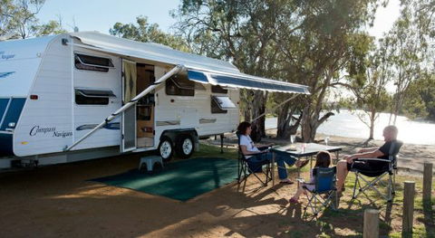 Loxton Riverfront Holiday Park - Perths Hotel 1