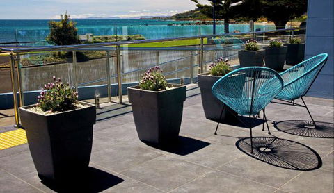 Penguin Beachfront Apartments - Perths Hotel 0