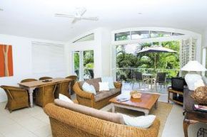 Noosa Outrigger Beach Resort - Perths Hotel 2