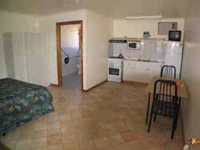 Tumby Bay Caravan Park - Perths Hotel 1