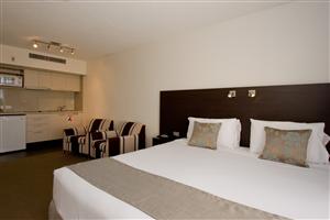 St Ives Motel Apartments - Perths Hotel 0