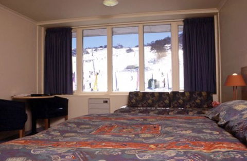 Perisher Valley Hotel - Perths Hotel 0