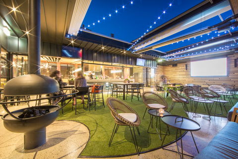 Highlander Hotel Bar Kitchen Rooftop - Perths Hotel 7