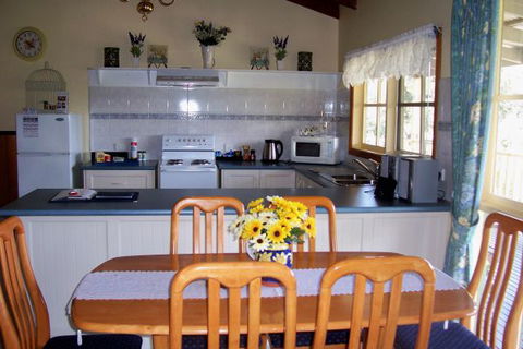 Sunflower Cottage - Perths Hotel 1
