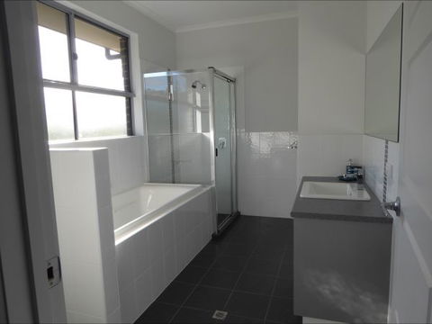 Adelaide Holiday House - Perths Hotel 7