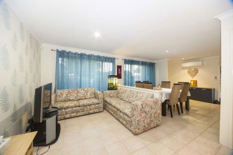 Alpha Homestay - Perths Hotel 4