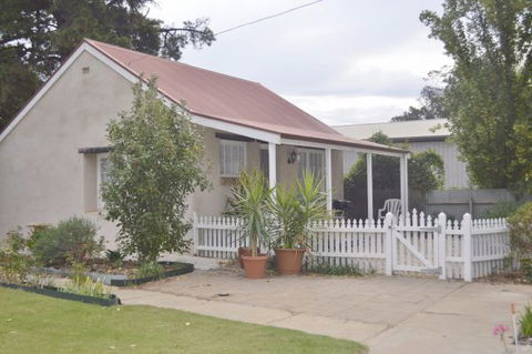 Almond Tree Cottage - Perths Hotel 4