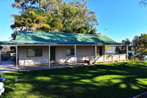 Mundic Waterfront Cottages - Perths Hotel 1
