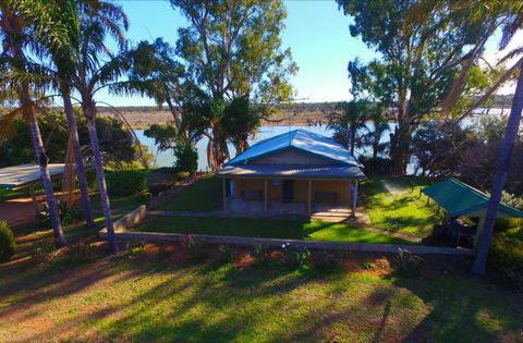 Mundic Waterfront Cottages - Perths Hotel 2