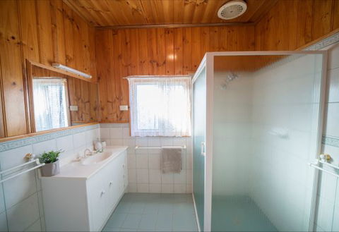 Mundic Waterfront Cottages - Perths Hotel 9