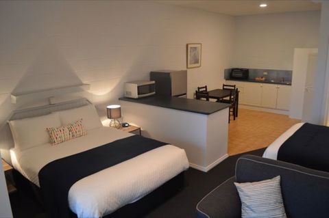 Penguin Seaside Motel - Perths Hotel 1