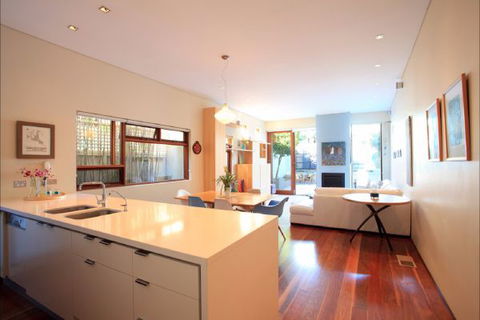 Queens Park Beach House - Perths Hotel 5