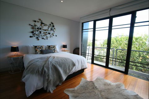 Two Five Zero / Richmond - Perths Hotel 0