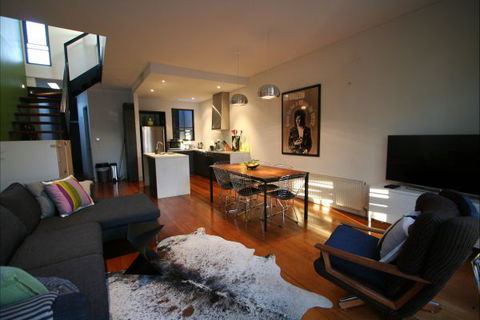 Two Five Zero / Richmond - Perths Hotel 1