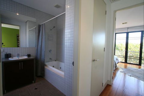 Two Five Zero / Richmond - Perths Hotel 7