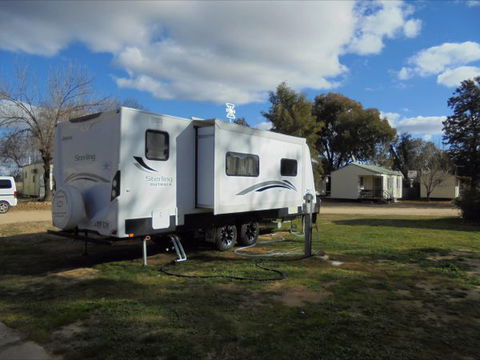 Wagga Wagga Tourist Park - Perths Hotel 1