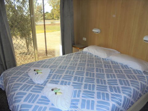 Wagga Wagga Tourist Park - Perths Hotel 3