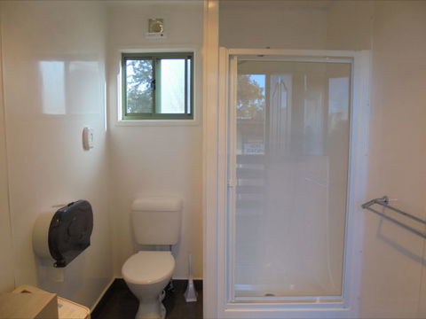 Wagga Wagga Tourist Park - Perths Hotel 4