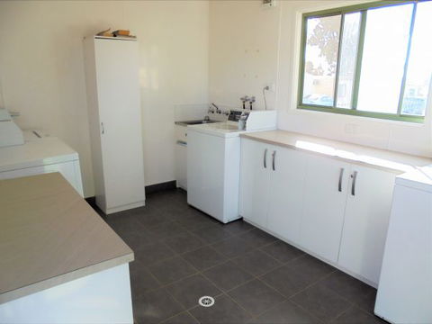 Wagga Wagga Tourist Park - Perths Hotel 5