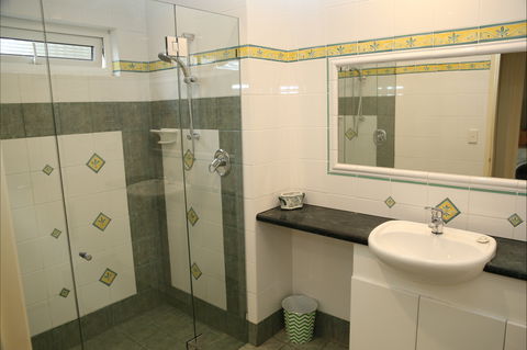 A Beach House Near Manly Two - Perths Hotel 3