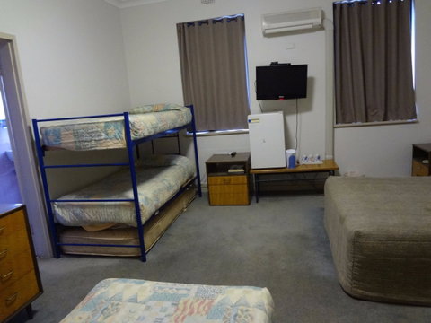 Amaroo Hotel - Perths Hotel 4