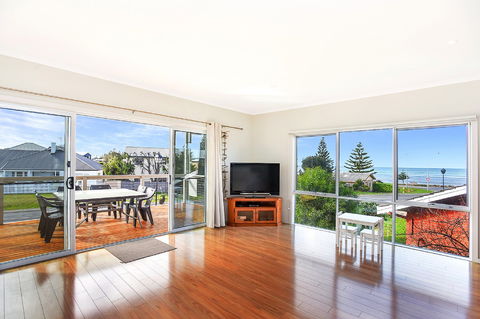 Ariadne - A Hop Skip And A Jump To The Beach With Sea Views - Perths Hotel 2