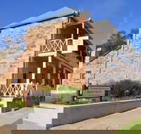 Bridge View Inn - Perths Hotel