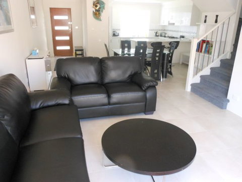 Oaklands Junction - Perths Hotel 1