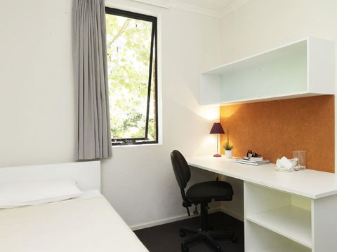 Sydney University Village - Perths Hotel 1