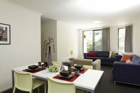 Sydney University Village - Perths Hotel 2