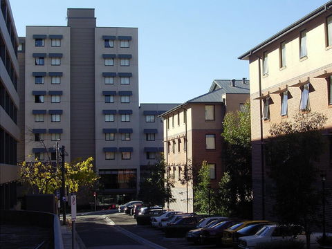 Sydney University Village - Perths Hotel 4