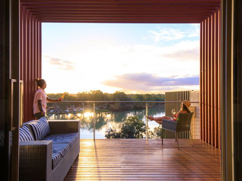 The Frames - Luxury Riverland Accommodation - Perths Hotel 0