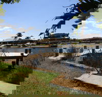 Waterfront Delight - Perths Hotel