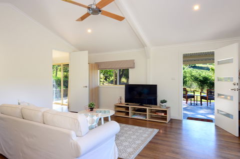 Golden Wattle - Kiaroo - Perths Hotel 2