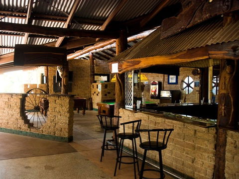 Lazy Lizard Caravan Park - Perths Hotel 1